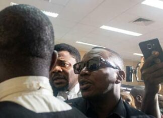 “Why Did You Call Me A Tout?” — Sowore Confronts Lawyer Inside Abuja Court Ahead Of Cyberbullying Trial